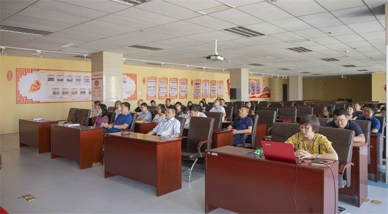 7月12日开始，博源集团机关联合支部组织党员收听学习大型音频纪实文学《梁家河》。本次学习活动分六期进行，每周学习一次，每次收听两集。截止到8月16日，活动圆满结束。集团党委书记李培成等公司领导参加了学习。